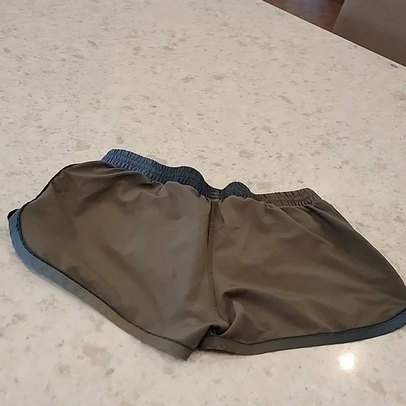 Under Armour Running Short - Picture 3 of 3